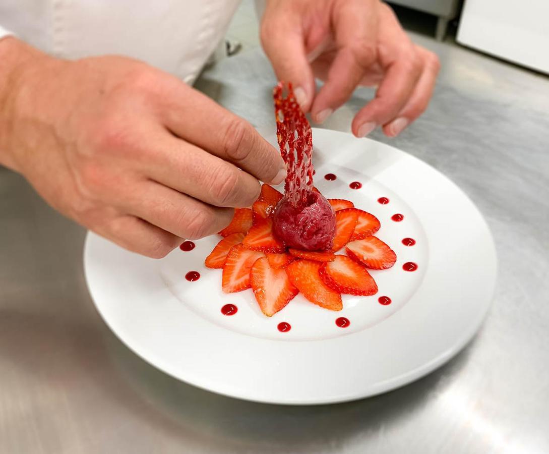 Logis Hotel - Restaurant Le Tulipier Vienne-le-Château Esterno foto