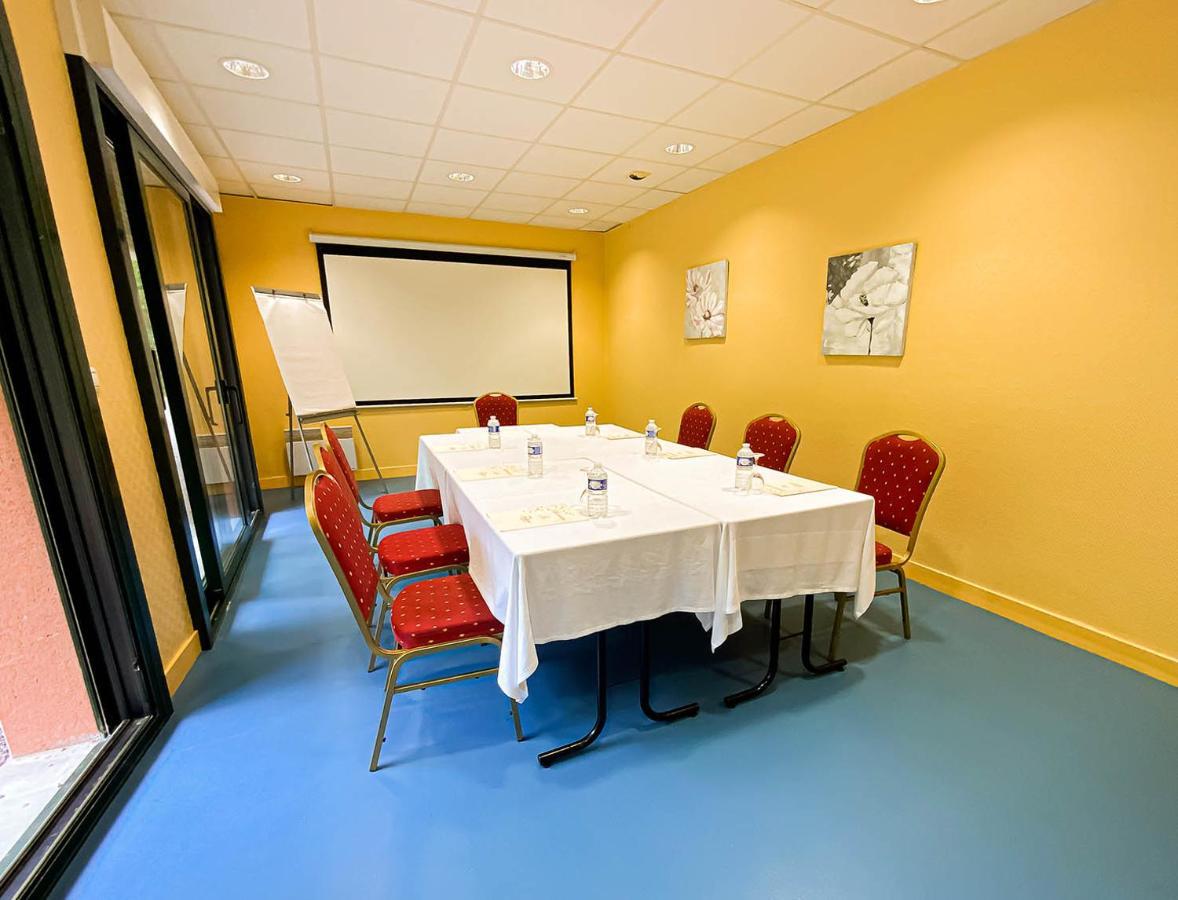 Logis Hotel - Restaurant Le Tulipier Vienne-le-Château Esterno foto