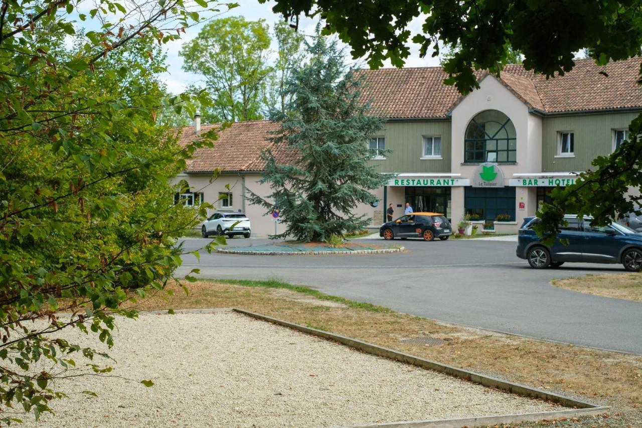 Logis Hotel - Restaurant Le Tulipier Vienne-le-Château Esterno foto