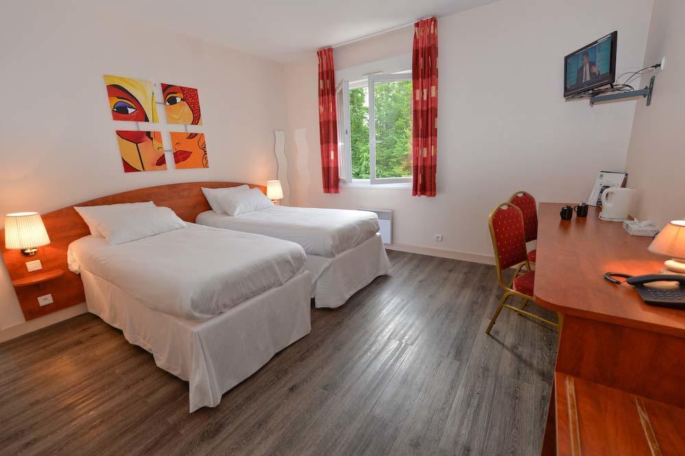 Logis Hotel - Restaurant Le Tulipier Vienne-le-Château Esterno foto