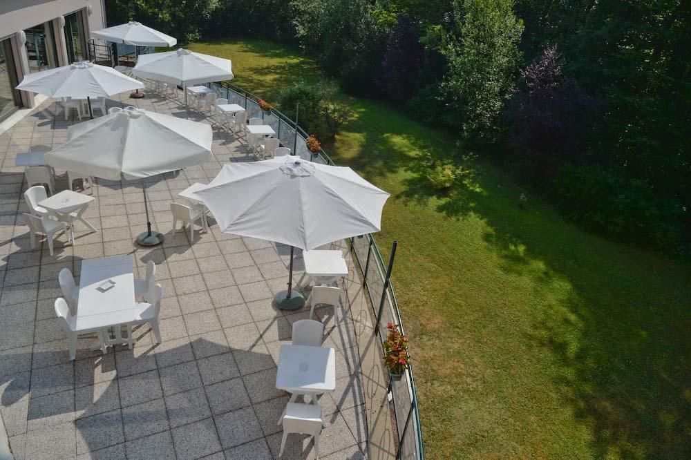 Logis Hotel - Restaurant Le Tulipier Vienne-le-Château Esterno foto