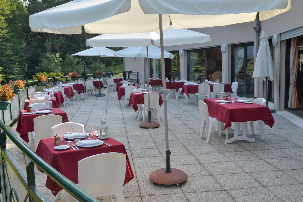 Logis Hotel - Restaurant Le Tulipier Vienne-le-Château Esterno foto