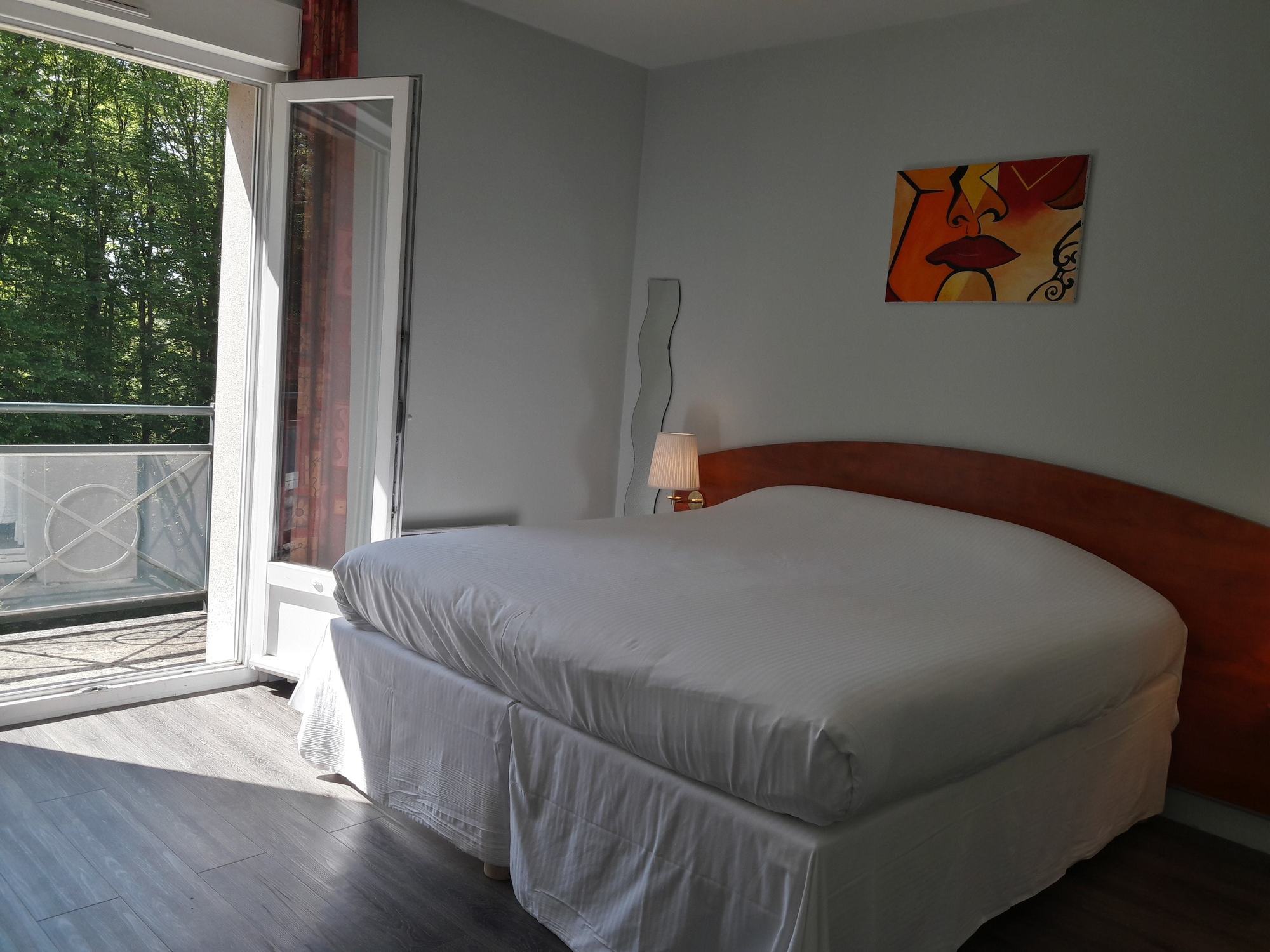 Logis Hotel - Restaurant Le Tulipier Vienne-le-Château Esterno foto