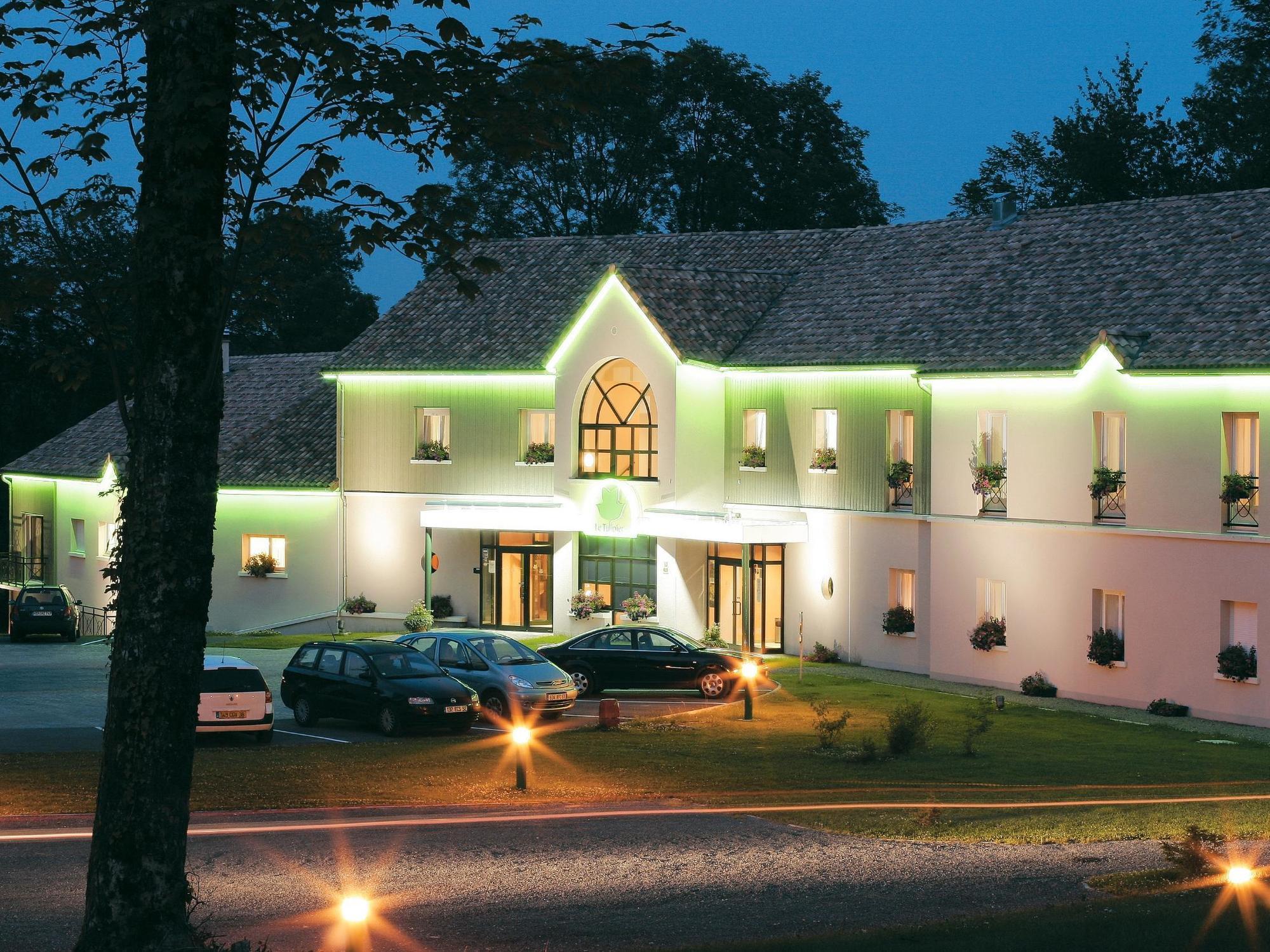 Logis Hotel - Restaurant Le Tulipier Vienne-le-Château Esterno foto